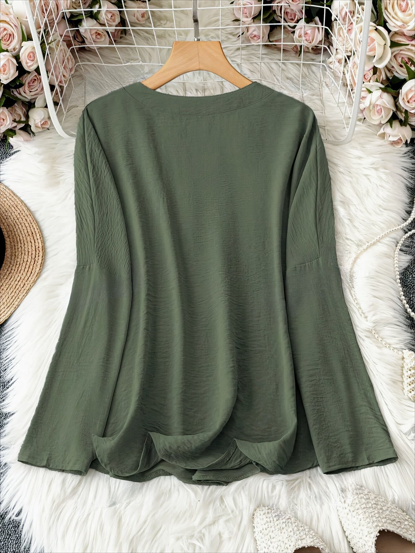 Bria - Blusa a V in tessuto leggero